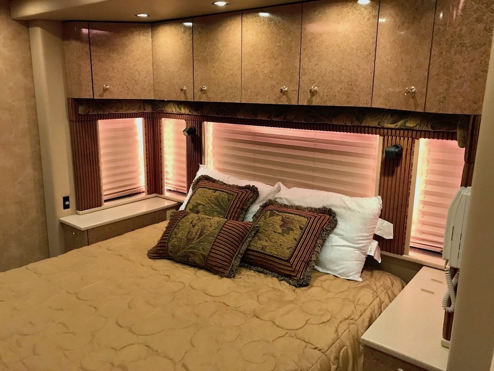 2006 Prevost Thompson XLII For Sale