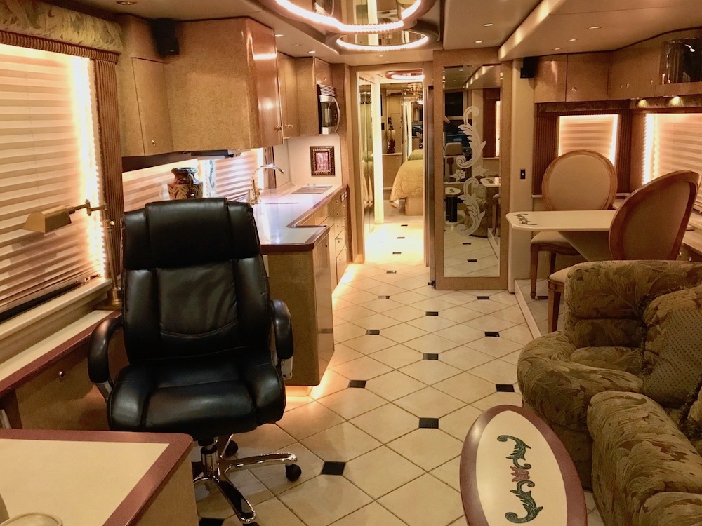 2006 Prevost Thompson XLII For Sale