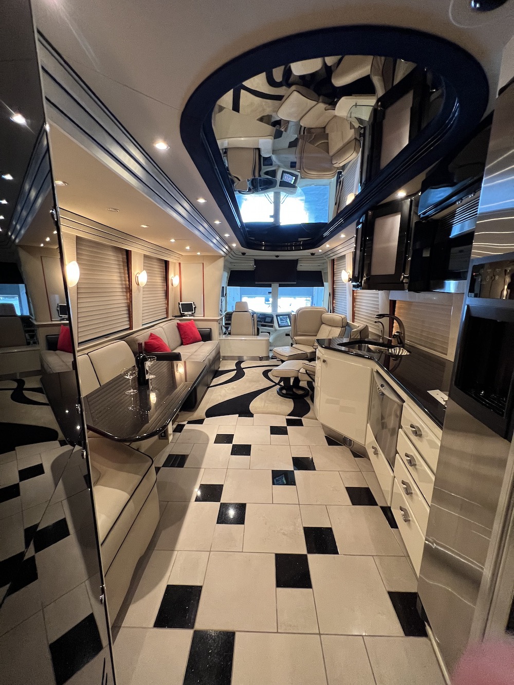 2007 Prevost Country Coach XLII For Sale