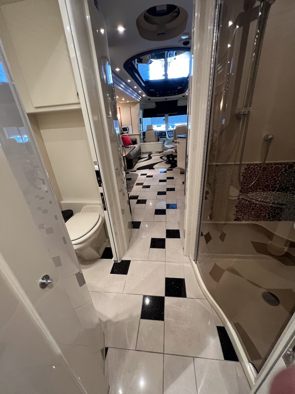 2007 Prevost Country Coach XLII For Sale