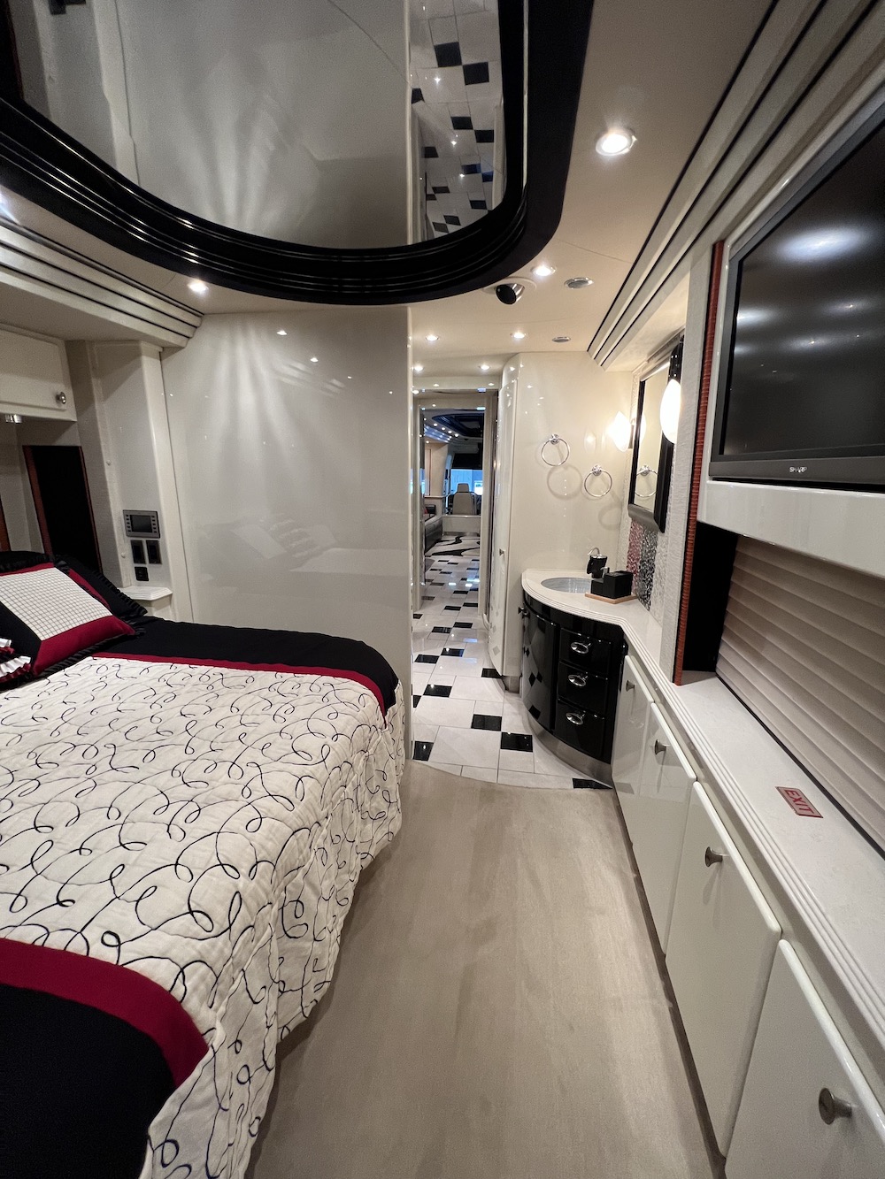 2007 Prevost Country Coach XLII For Sale