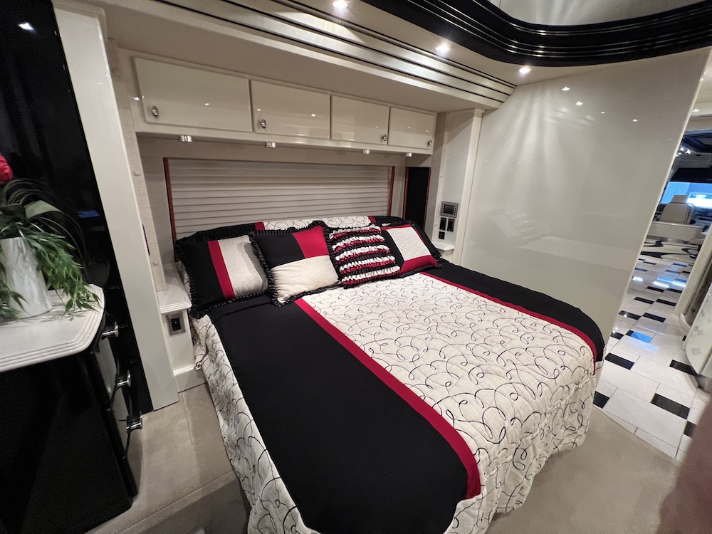 2007 Prevost Country Coach XLII For Sale