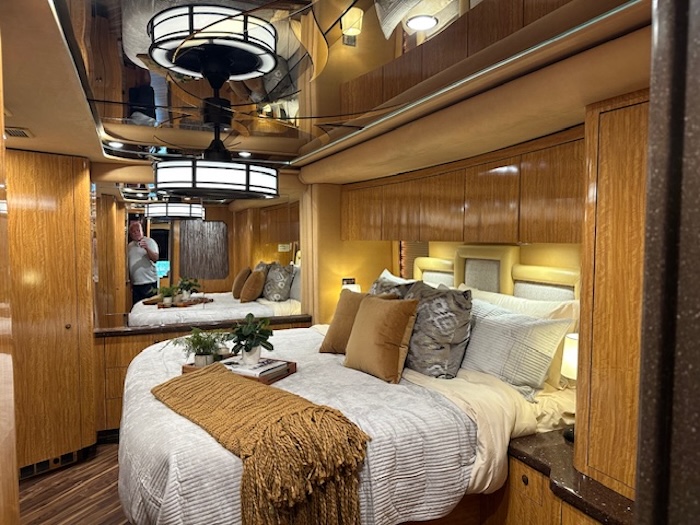 2007 Prevost Featherlite H3-45 For Sale