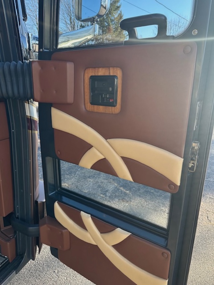 2007 Prevost Featherlite H3-45 For Sale