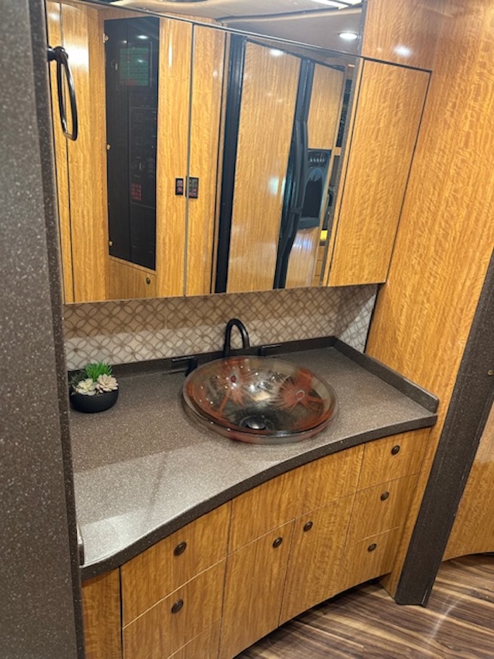 2007 Prevost Featherlite H3-45 For Sale