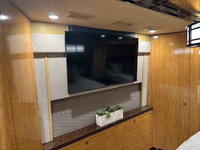 2007 Prevost Featherlite H3-45 For Sale