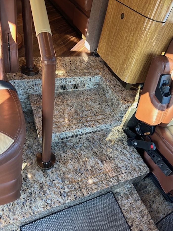 2007 Prevost Featherlite H3-45 For Sale