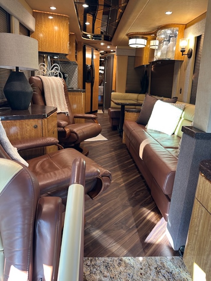 2007 Prevost Featherlite H3-45 For Sale