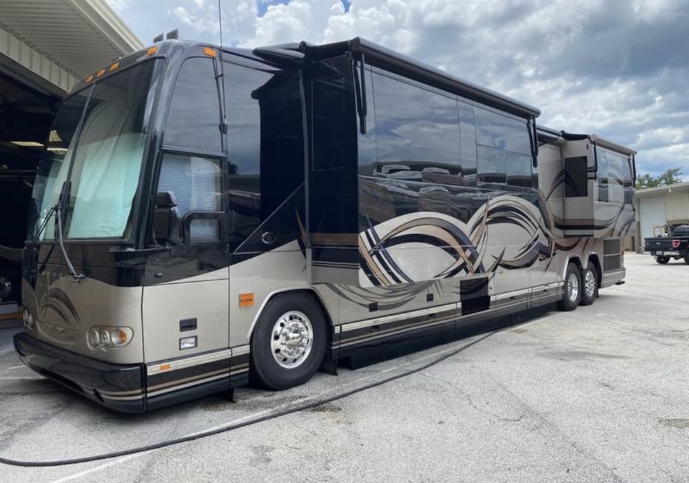 2007 Prevost Featherlite H3-45 For Sale