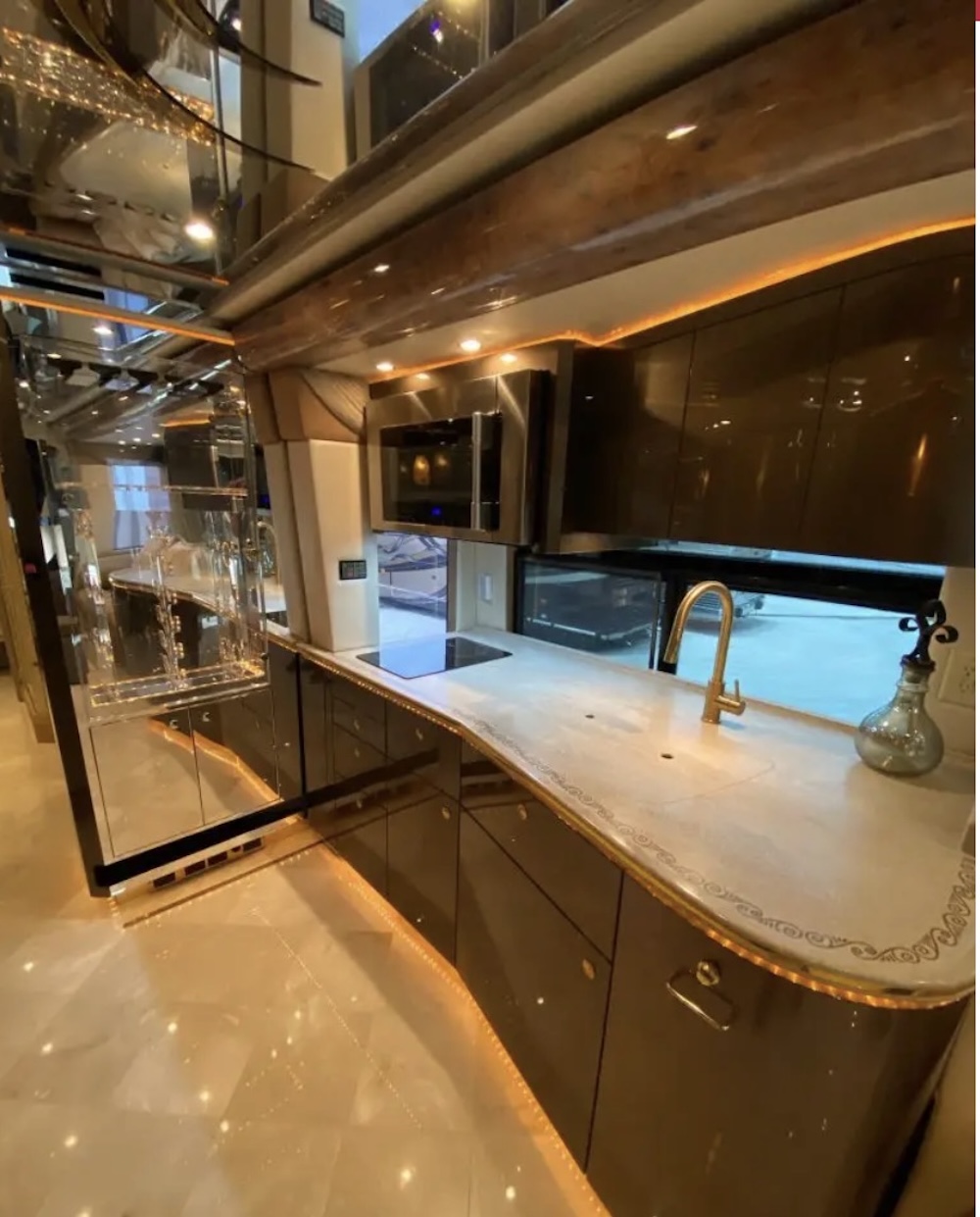 2007 Prevost Featherlite H3-45 For Sale