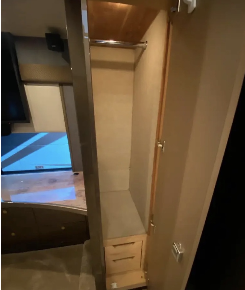 2007 Prevost Featherlite H3-45 For Sale
