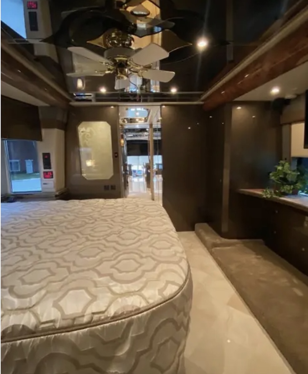 2007 Prevost Featherlite H3-45 For Sale