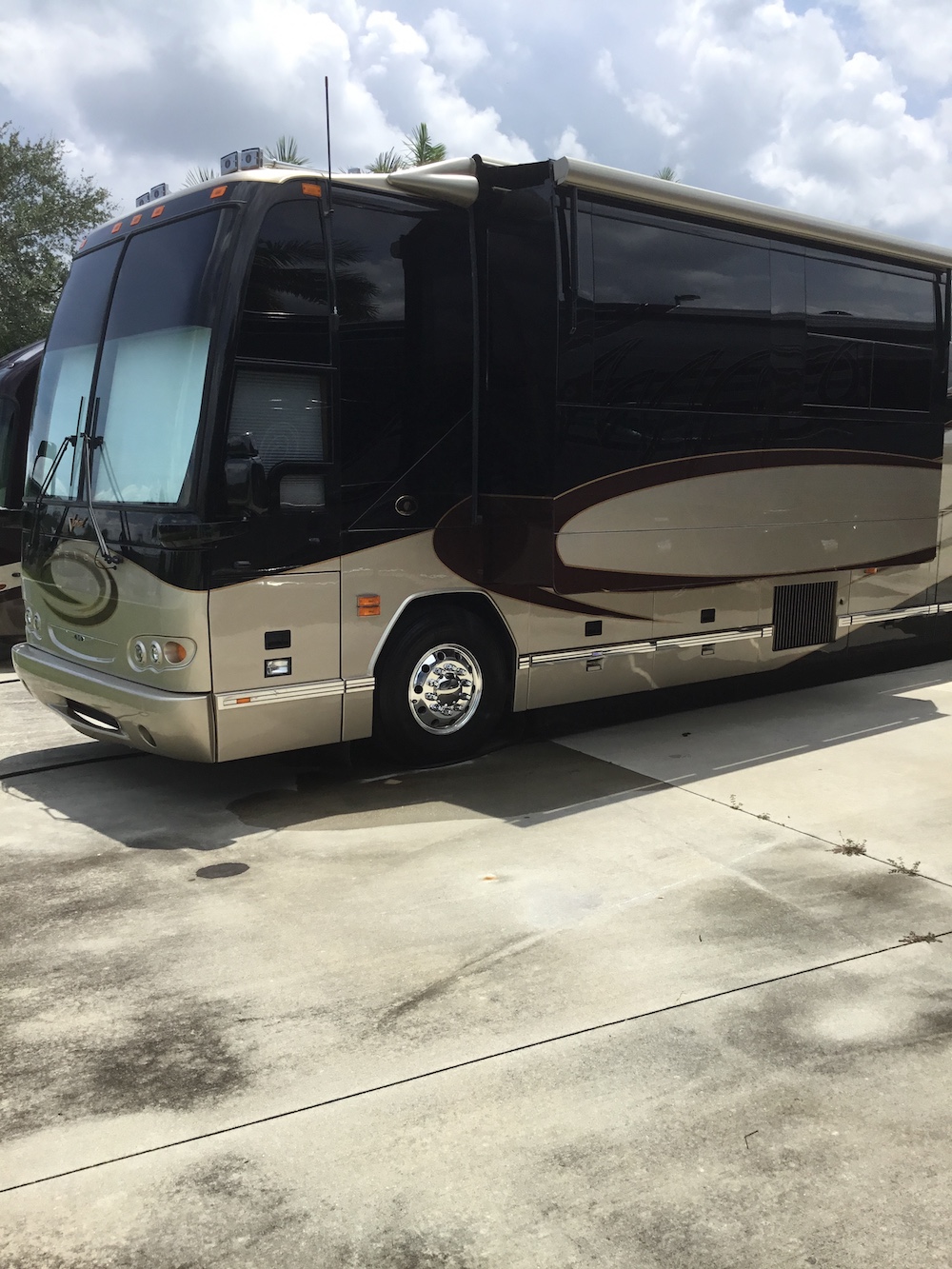 2007 Prevost Featherlite H3-45 For Sale