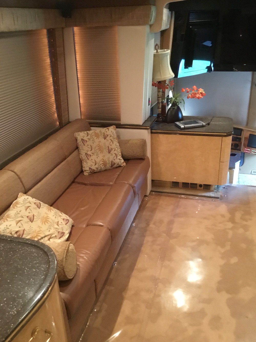 2007 Prevost Featherlite H3-45 For Sale