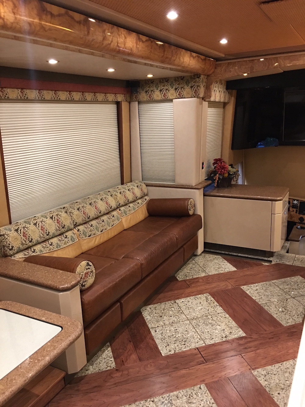 2007 Prevost Featherlite H3-45 For Sale