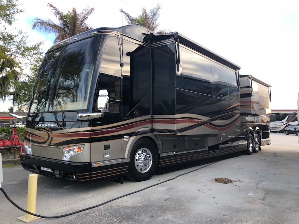 2007 Prevost Featherlite H3-45 For Sale