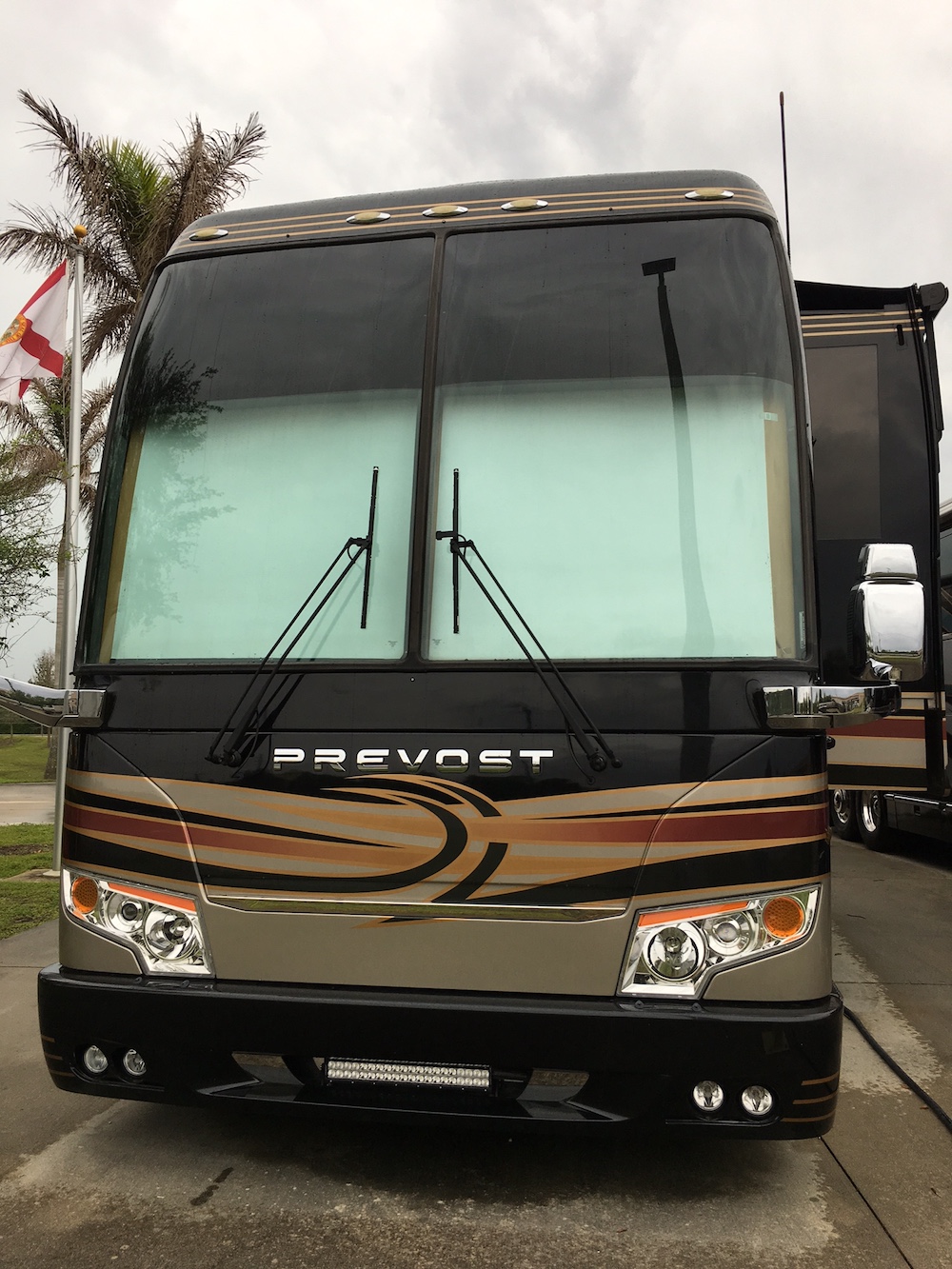 2007 Prevost Featherlite H3-45 For Sale