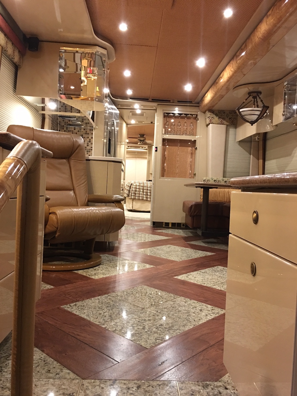 2007 Prevost Featherlite H3-45 For Sale