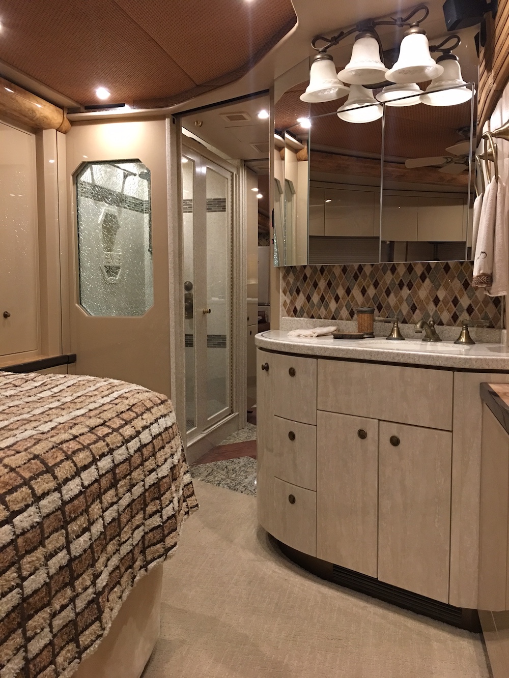 2007 Prevost Featherlite H3-45 For Sale