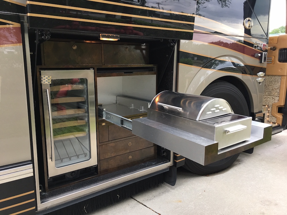 2007 Prevost Featherlite H3-45 For Sale