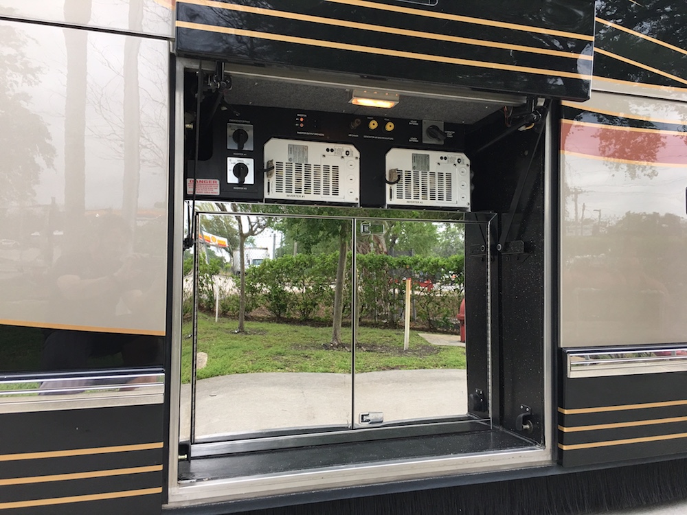 2007 Prevost Featherlite H3-45 For Sale