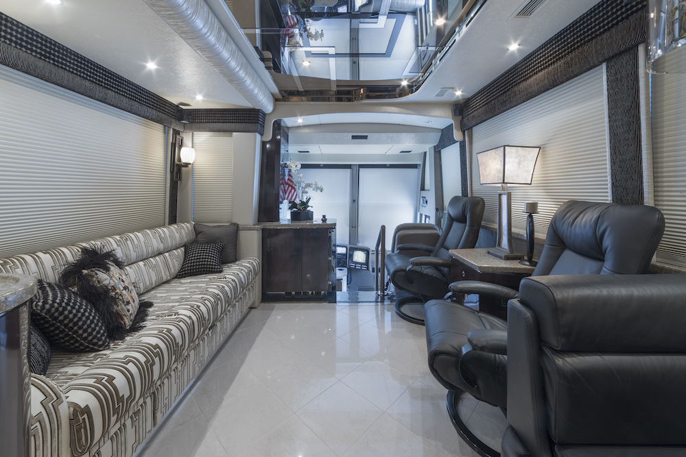 2007 Prevost Featherlite H3-45 For Sale