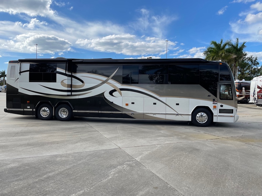 2007 Prevost Featherlite H3-45 For Sale