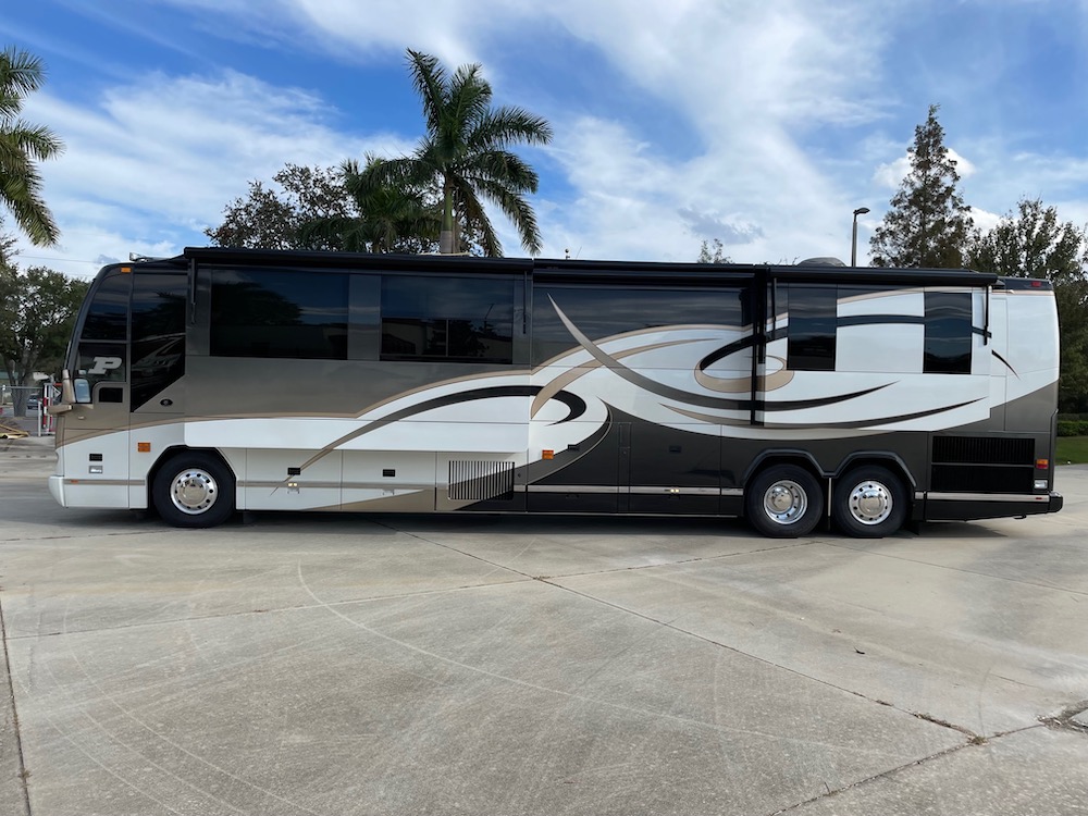 2007 Prevost Featherlite H3-45 For Sale