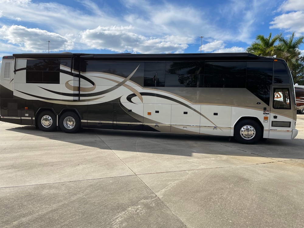 2007 Prevost Featherlite H3-45 For Sale