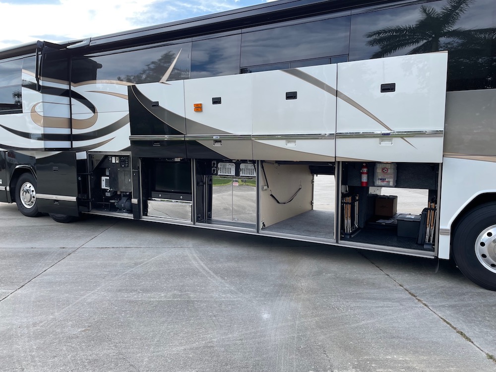 2007 Prevost Featherlite H3-45 For Sale