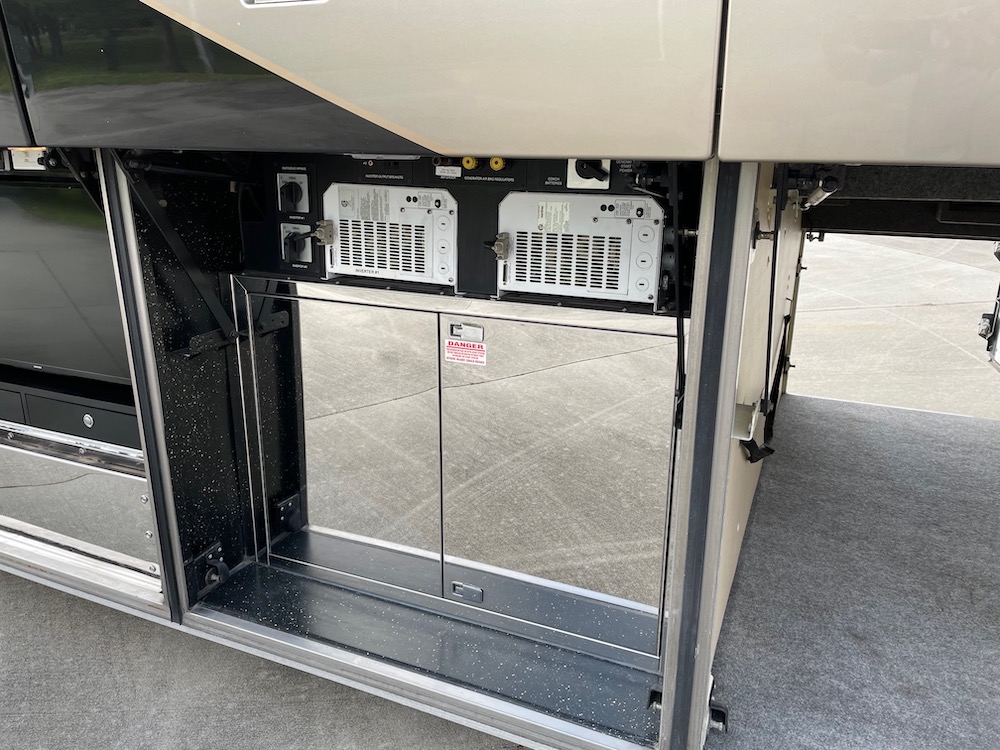 2007 Prevost Featherlite H3-45 For Sale