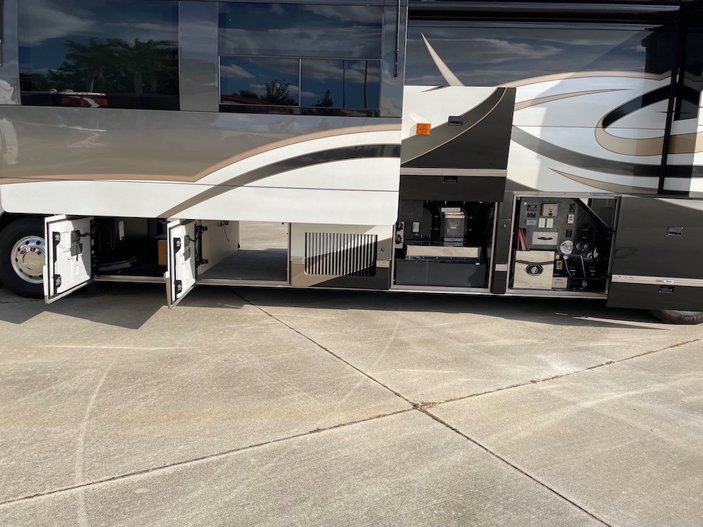 2007 Prevost Featherlite H3-45 For Sale