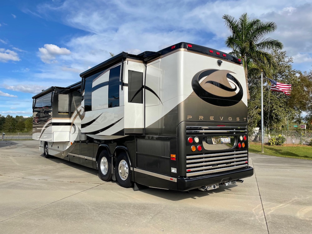 2007 Prevost Featherlite H3-45 For Sale