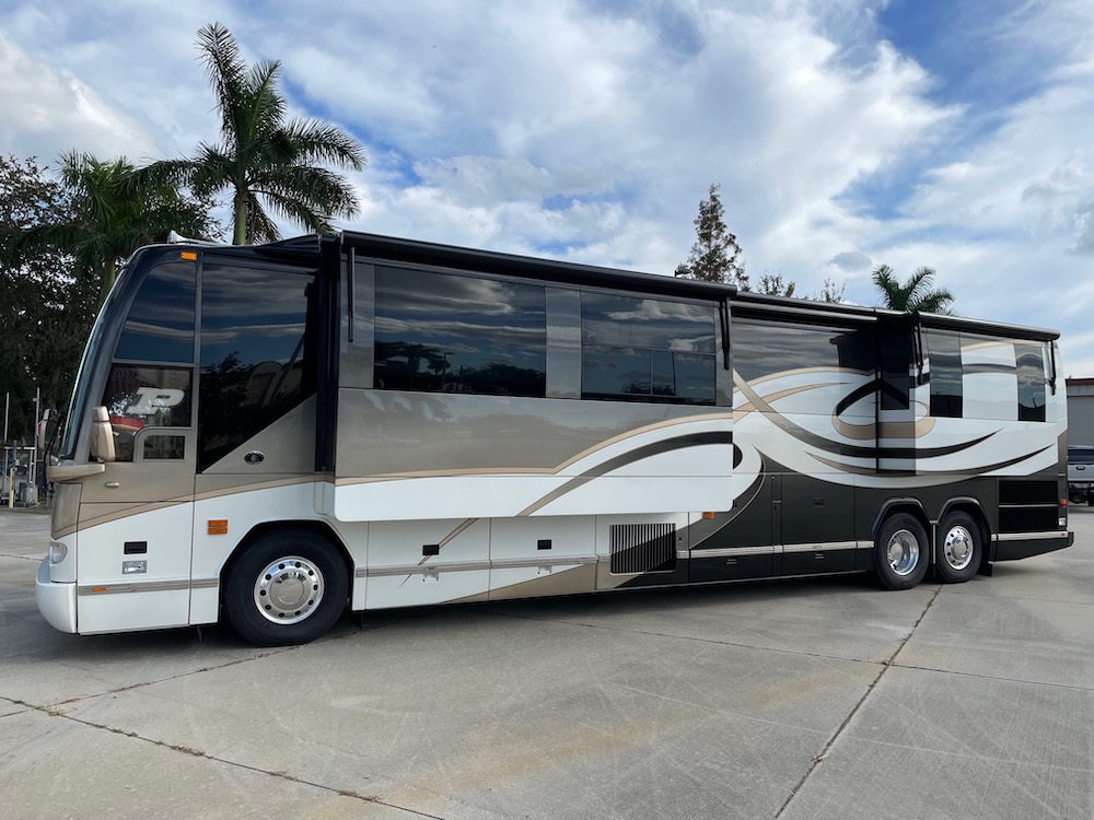 2007 Prevost Featherlite H3-45 For Sale