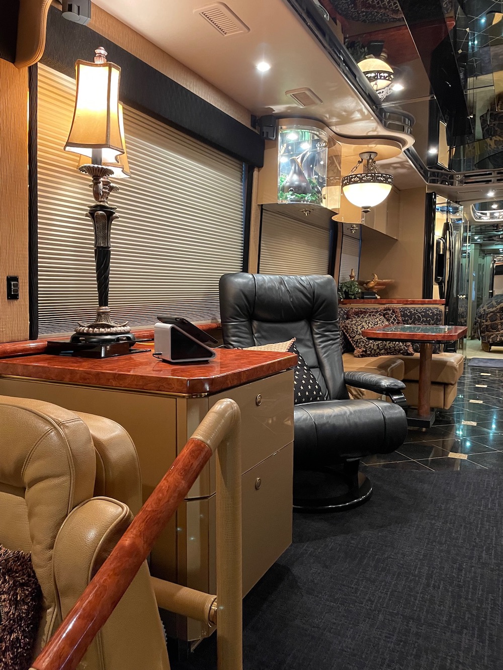 2007 Prevost Featherlite H3-45 For Sale