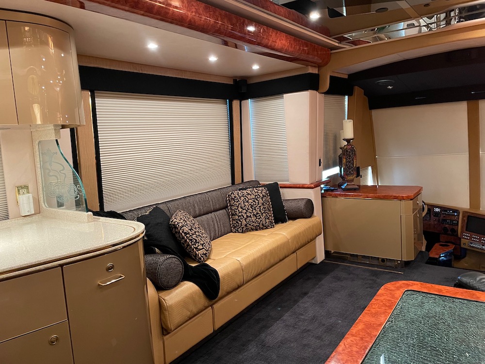 2007 Prevost Featherlite H3-45 For Sale