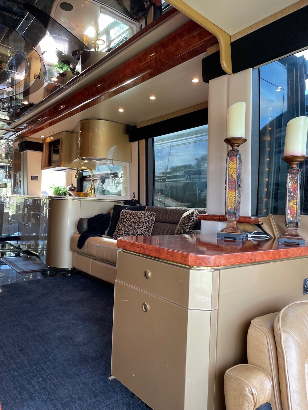 2007 Prevost Featherlite H3-45 For Sale