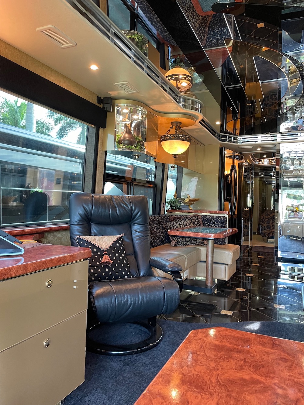 2007 Prevost Featherlite H3-45 For Sale