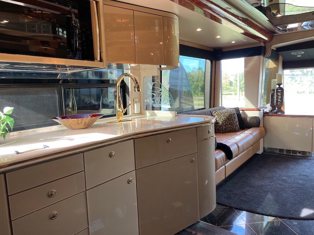 2007 Prevost Featherlite H3-45 For Sale