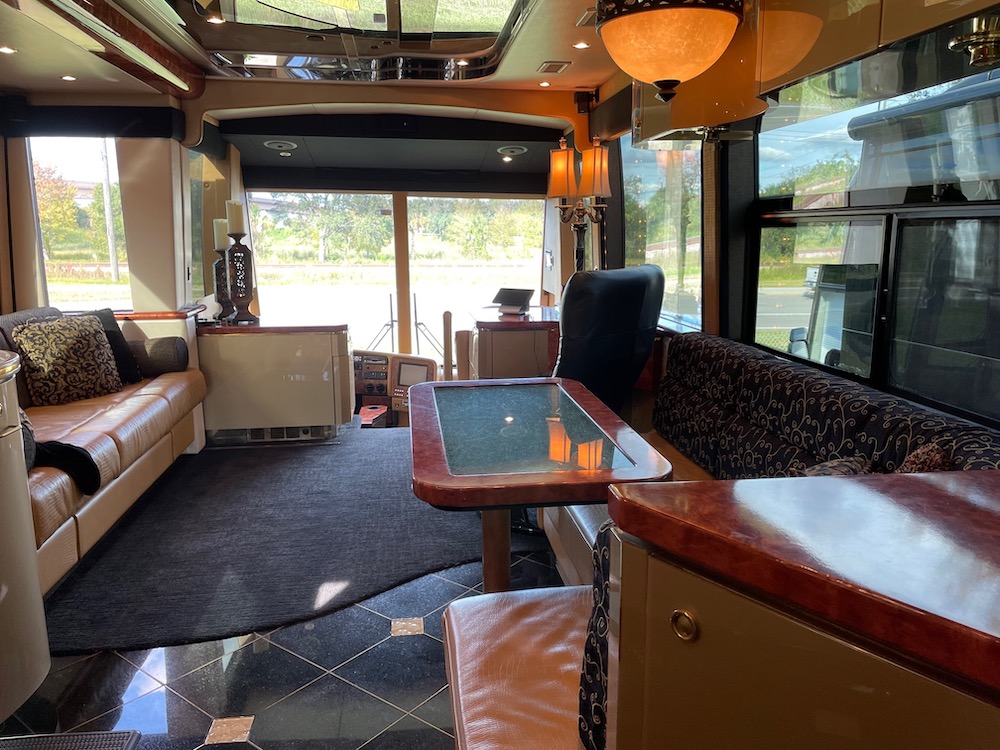 2007 Prevost Featherlite H3-45 For Sale