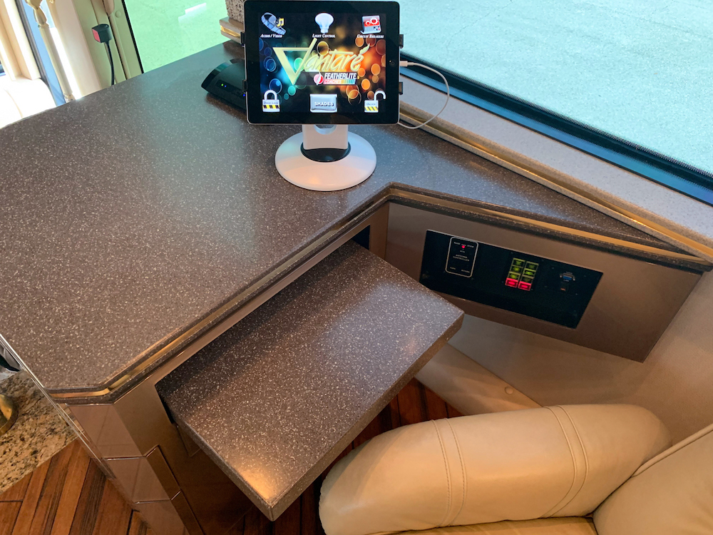 2007 Prevost Featherlite H3-45 For Sale