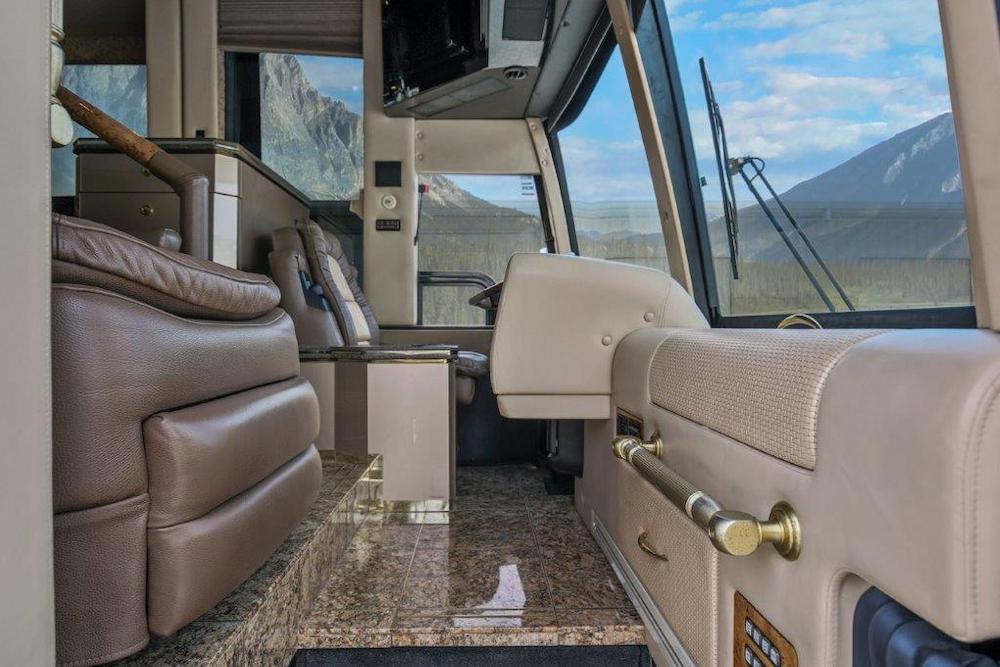 2007 Prevost Featherlite H3-45 For Sale