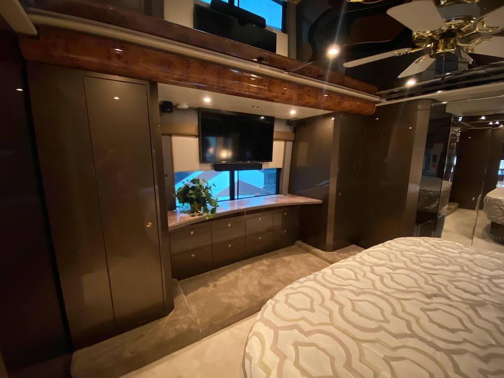 2007 Prevost Featherlite H3-45 For Sale