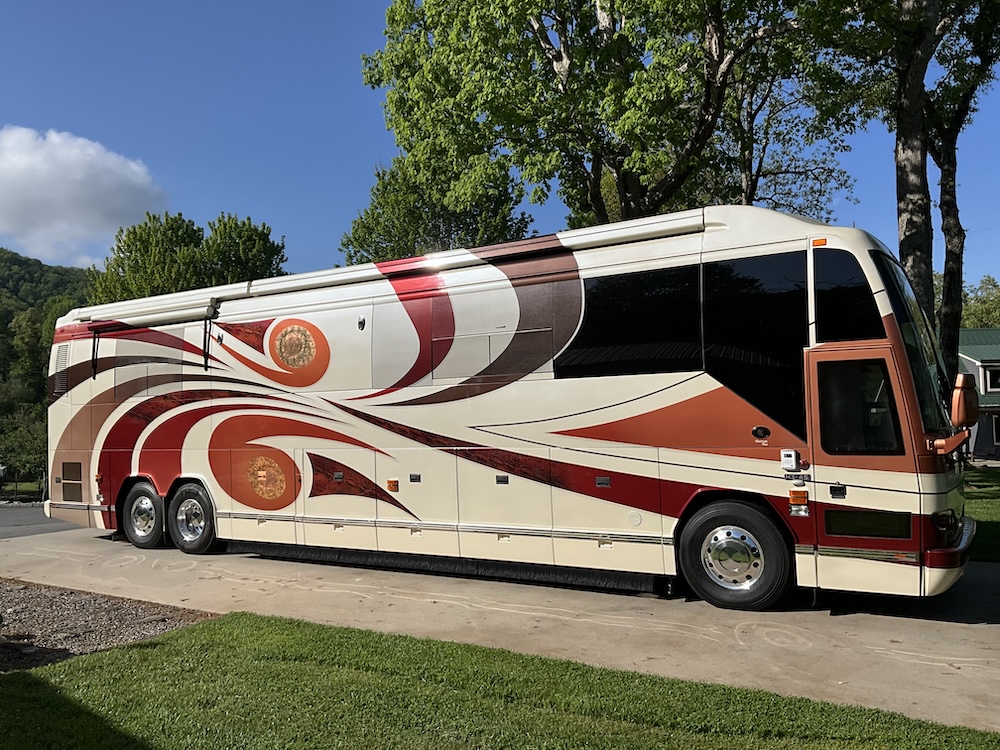 2007 Prevost  Featherlite H3-45 For Sale