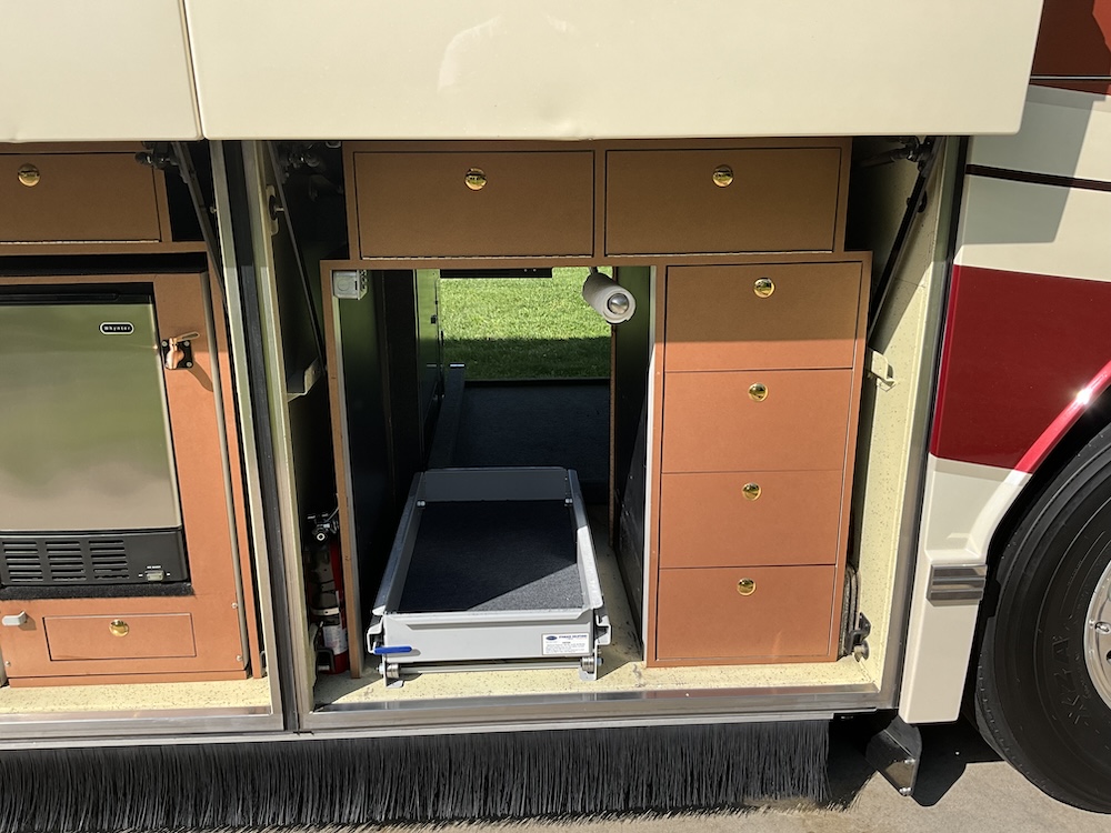 2007 Prevost  Featherlite H3-45 For Sale