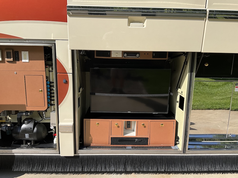 2007 Prevost  Featherlite H3-45 For Sale