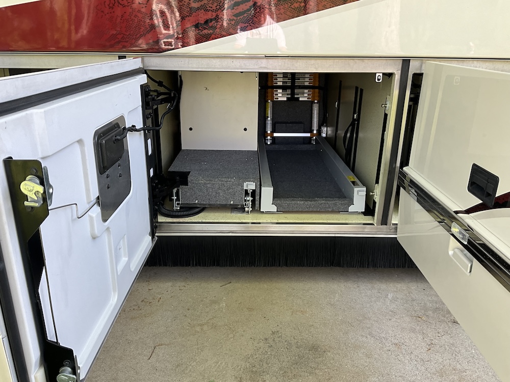 2007 Prevost  Featherlite H3-45 For Sale