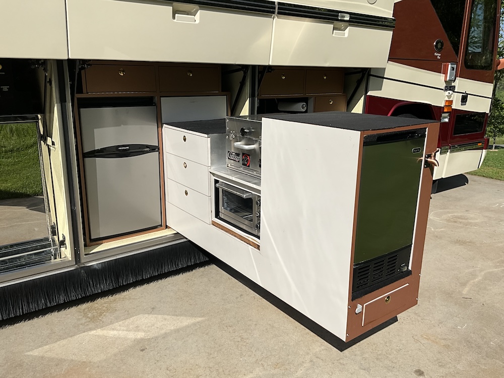 2007 Prevost  Featherlite H3-45 For Sale
