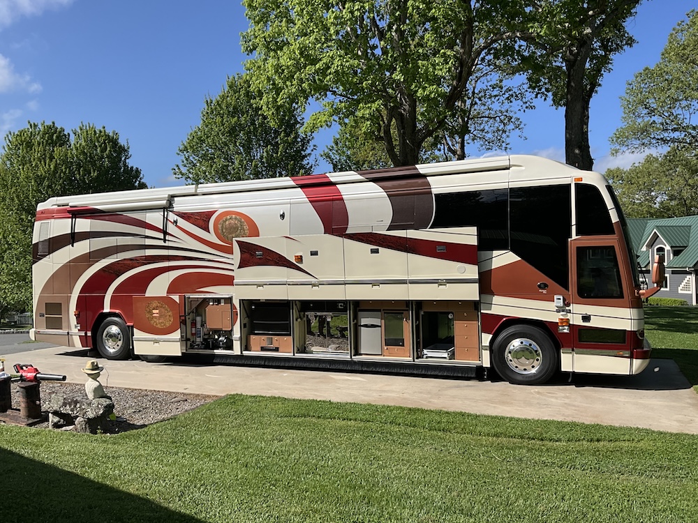 2007 Prevost  Featherlite H3-45 For Sale