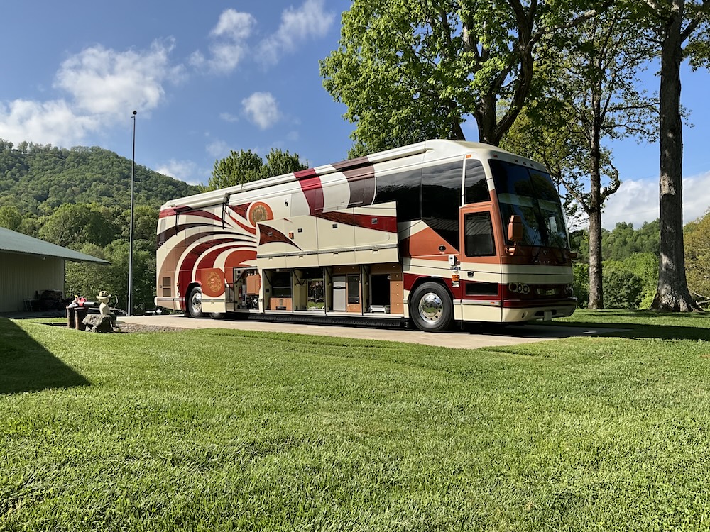 2007 Prevost  Featherlite H3-45 For Sale